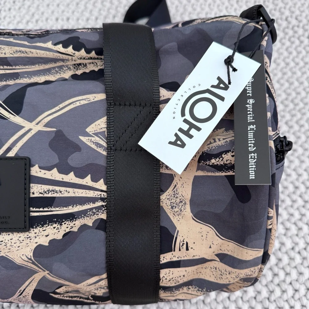 Aloha Collection• Super Special LTD Edition Keep It Light Sporty Duffle AHI CAMO
